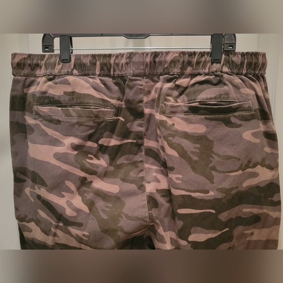 Across The Pond Signature Line Green Camo Mens Drawstring Jogger Pants - Size 2X - Picture 6 of 11